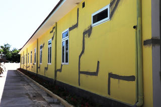 Trụ sở xã trị giá 10 tỷ đồng ‘chưa bàn giao đã nứt’