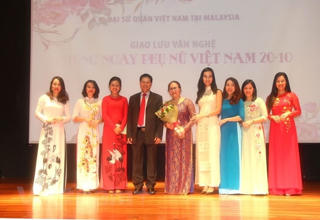 Giao lưu văn nghệ chào mừng Ngày phụ nữ Việt Nam tại Malaysia