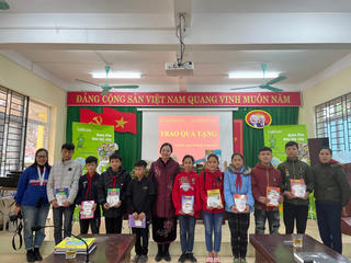 Mang sách đến cho trẻ em Hà Giang