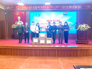 Chương trình ‘Yêu thương mùa Covid’ tặng quà tại tỉnh Nam Định