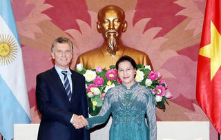 Chủ tịch Quốc hội Nguyễn Thị Kim Ngân hội kiến Tổng thống Argentina