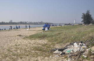 Quảng Bình kêu gọi cộng đồng cùng bảo vệ môi trường biển