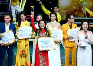 MC Kim Liên lọt vào Chung kết Én Vàng HTV 2021