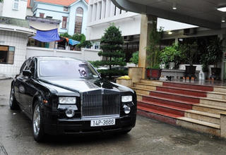 Quảng Ninh: Siêu xe Rolls Royce Phantom ủng hộ đồng bào vùng lụt được bán với giá 9 tỷ đồng