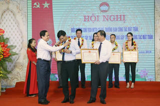 Cán bộ Mặt trận tiêu biểu - Những đóa hoa tươi thắm trong rừng hoa ‘Người tốt, việc tốt’