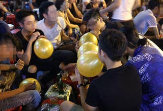 Ngộ độc bóng cười