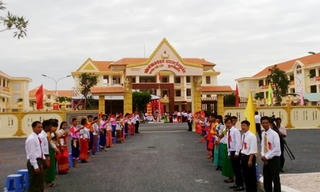 Khánh thành trường Dân tộc nội trú đạt chuẩn Quốc gia