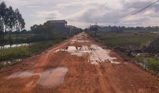 Đường như ruộng ở xã nông thôn mới