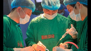 Ghép sọ tạo hình 3D cho thanh niên trẻ lõm sọ vùng thái dương