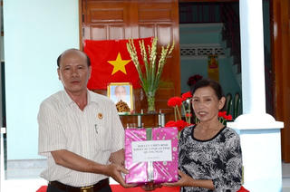 Bàn giao nhà tình nghĩa cho hội viên cựu chiến binh