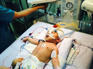 Vụ trẻ 12 ngày tuổi bị đâm: Sức khỏe bệnh nhi tiến triển tốt