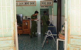 Gã đàn ông sát hại vợ cũ và con trai