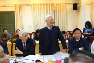 Bác sĩ, không thể đào tạo bừa