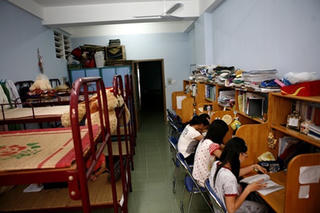 Sinh viên không ở ký túc xá phải làm đơn