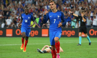 Griezmann sánh ngang Henry