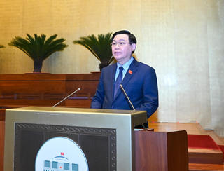 Chủ tịch Quốc hội:  Không thể thiếu hàng một hai ngày mà hết xăng bán