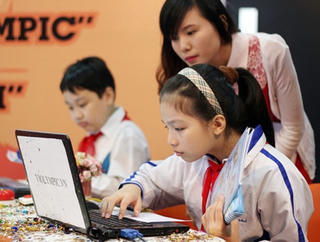 Tạm dừng thi Toán, tiếng Anh qua mạng từ năm học 2017 - 2018