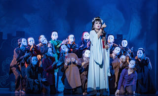 Sân khấu xã hội hoá: Những cú ‘bứt tốc’ ngoạn mục