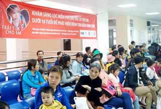 Hơn hai nghìn trẻ em được khám sàng lọc tim miễn phí