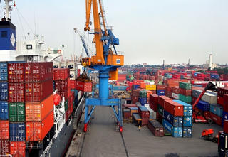 4 tháng đầu năm thặng dư thương mại 3,39 tỷ USD