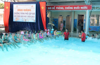 Tiền Giang: Phổ cập bơi cho hơn 1.200 học sinh