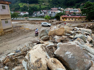 Tình người nơi rốn lũ