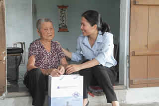 Formosa Hà Tĩnh trao 240 suất quà cho đối tượng chính sách