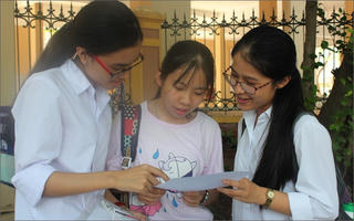 Phân tích phổ điểm thi tốt nghiệp THPT năm 2021 của một số khối thi