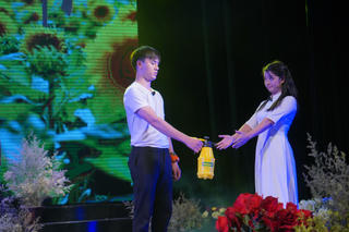 Hướng nghiệp cùng nhạc kịch 'Trại hoa vàng'