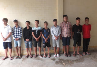 Bắt băng cướp nhí dùng dao tấn công, cướp điện thoại của học sinh