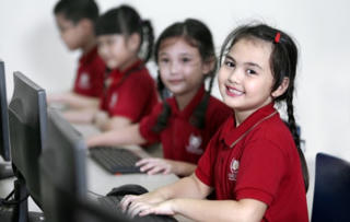 Trường công, trường tư và nỗi khổ của phụ huynh