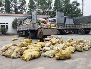 Bắt xe tải chở hơn 1,4 tấn mỡ động vật hôi thối