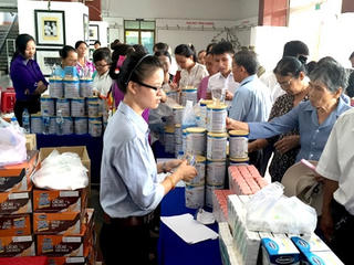 Vinamilk đến với người cao tuổi Bình Dương, Hải Phòng