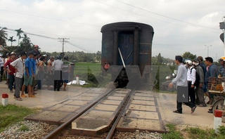 Hải Dương: Hai ngày hai vụ tàu đâm xe, hai người thương vong