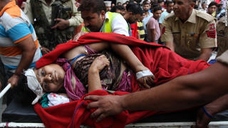 Ấn Độ: Xe buýt đâm vào hẻm núi, 16 người tử vong