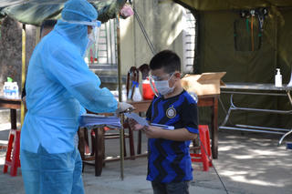 Hiệp hội DN tỉnh Quảng Nam trao quà gần 1 tỷ đồng tại khu cách ly