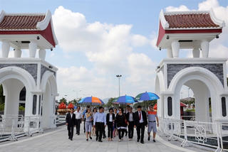 Hai Đại sứ tham quan Asia Park