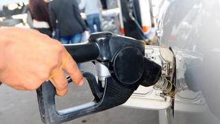 2 doanh nghiệp bán xăng, dầu kém chất lượng bị phạt 1,7 tỷ đồng