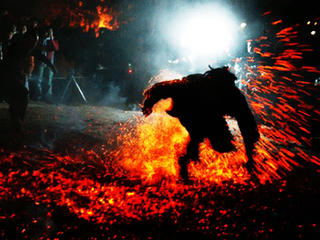 Chuyện 'tắm lửa' của người Pà Thẻn