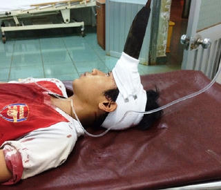 Tặng bằng khen 2 bác sĩ cứu sống bé trai bị dao găm giữa trán
