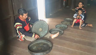 Buôn làng vắng tiếng chiêng ngân