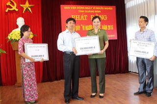 Trên 2,3 tỷ đồng ủng hộ Quỹ “Vì người nghèo” năm 2015