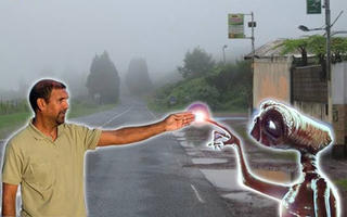 Người tìm ra mảnh vỡ MH370 được cư dân mạng tôn vinh