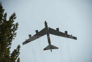 Mỹ điều 6 máy bay ném bom B-52 tới Guam