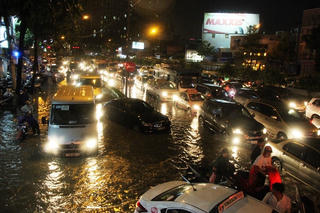 Sau sự cố úng ngập trên đường Nguyễn Hữu Cảnh: Máy bơm 'khủng' tạm ngừng hoạt động
