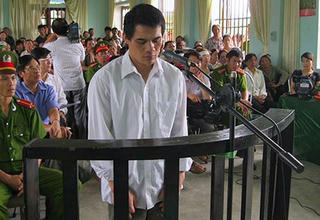 Cụ bà bị con riêng của chồng đoạt mạng để chiếm đất