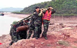 Di dời thành công quả bom nặng hơn 200 kg trên công trường cao tốc Vân Đồn-Móng Cái