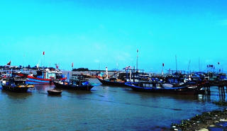 Bồi lấp cửa biển Cửa Đại, tàu cá gát bến, nằm bờ