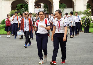 Thi vào lớp 10 trường công: Cuộc đua căng thẳng