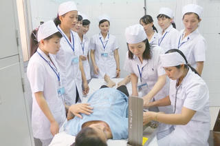 Cô đỡ thôn bản